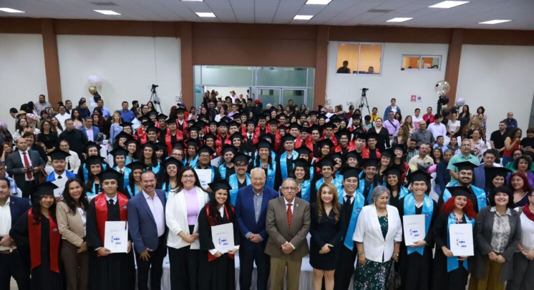Se fortalece la calidad educativa y tecnológica de la UABCS: Víctor Castro