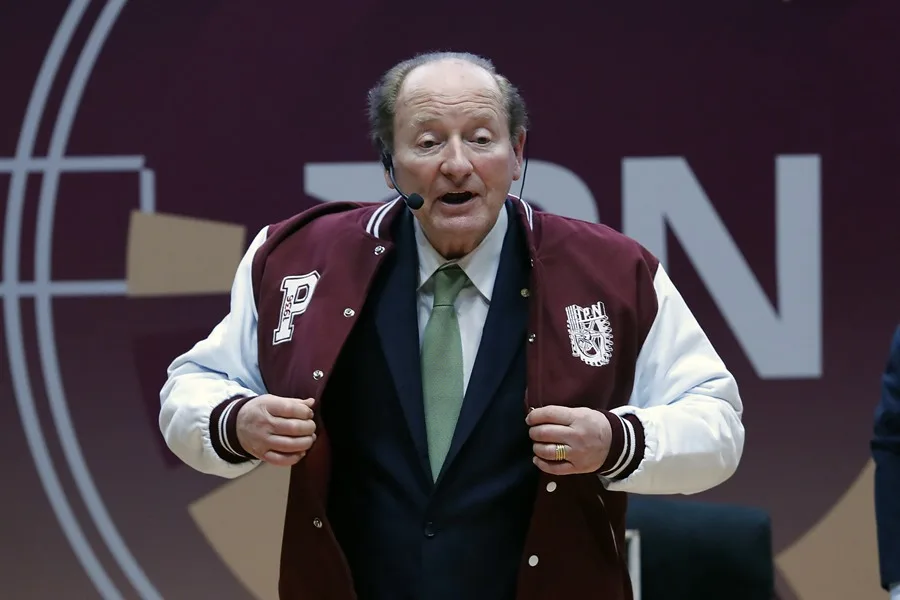 Nobel de Economía propone fortalecer pensiones en México