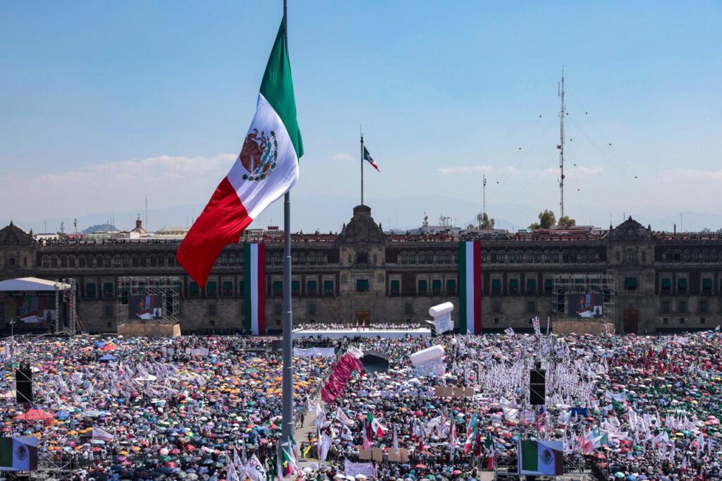 Sheinbaum Reúne a 350 Mil Mexicanos en el Zócalo de la CDMX