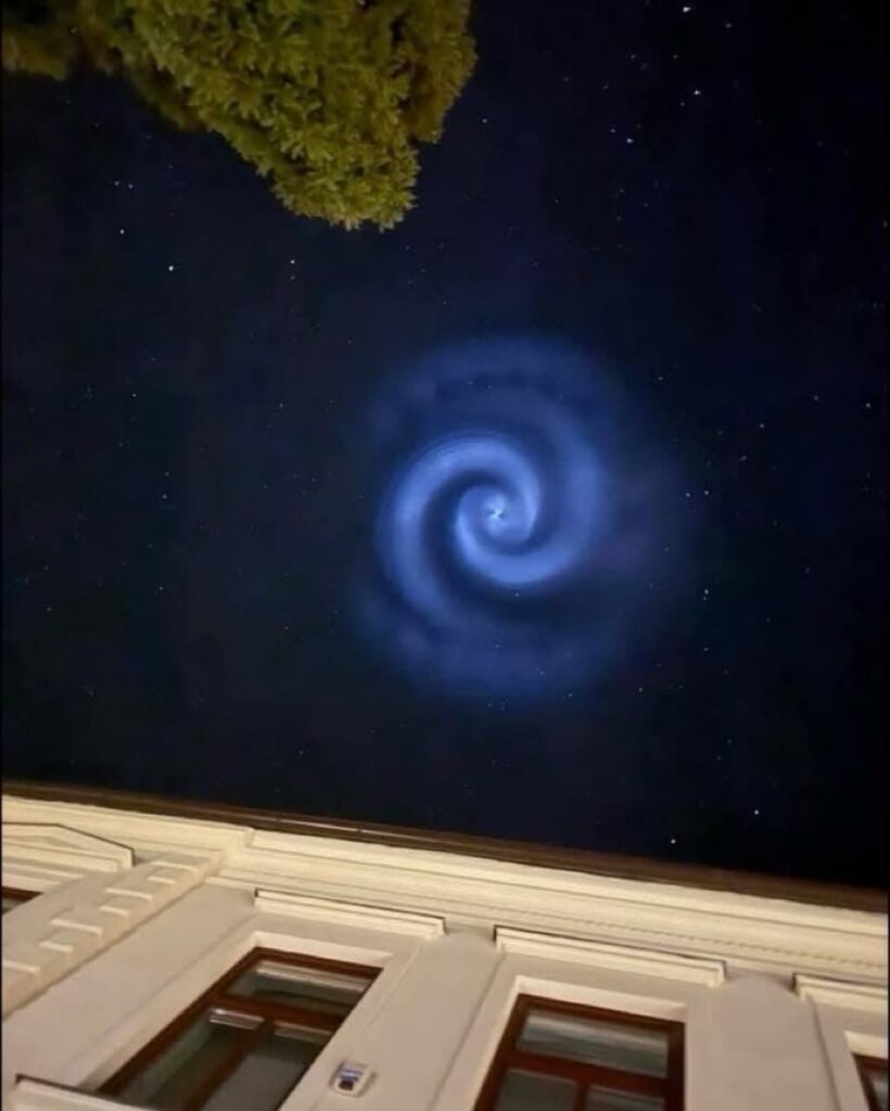 Espectacular Efecto en el Cielo Causado por un Cohete de SpaceX