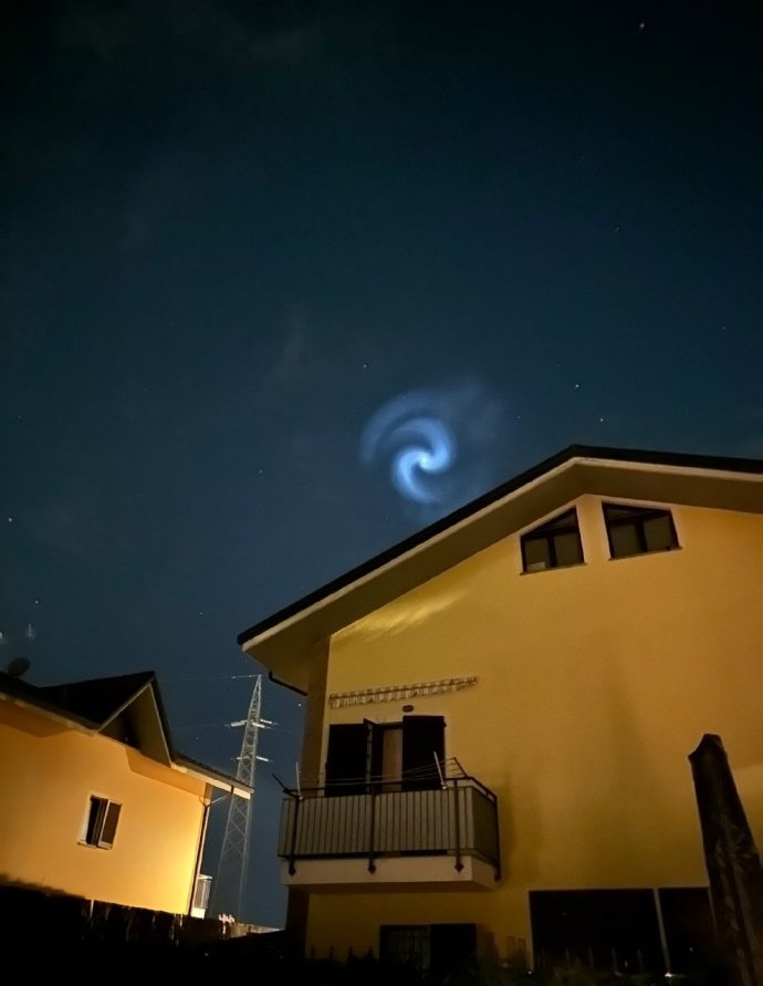 Espectacular Efecto en el Cielo Causado por un Cohete de SpaceX