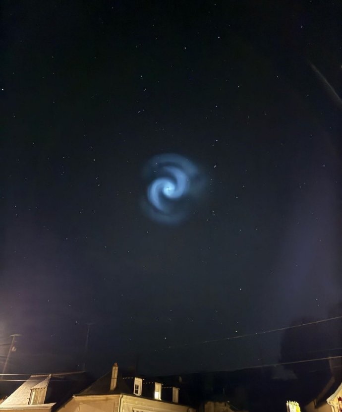Espectacular Efecto en el Cielo Causado por un Cohete de SpaceX
