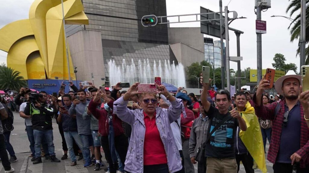 CNTE avanza hacia Torre del Caballito en jornada 16 de protesta