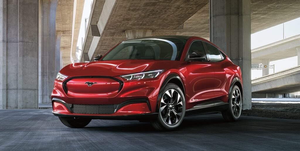 Ford subirá precios de autos hechos en México por aranceles