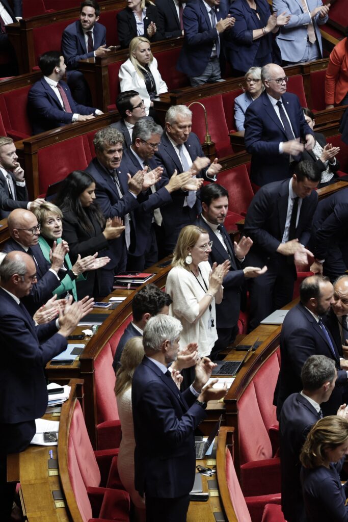 Derecho a morir: Francia aprueba ley histórica sobre muerte asistida