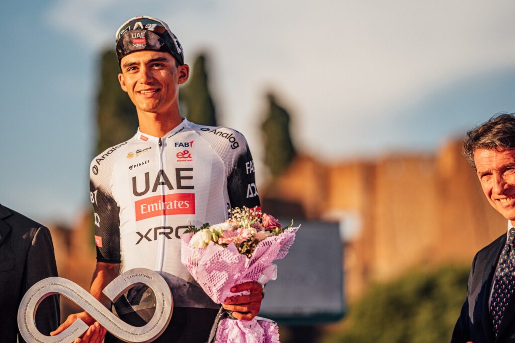 Sheinbaum felicita a Isaac del Toro por subcampeonato en el Giro
