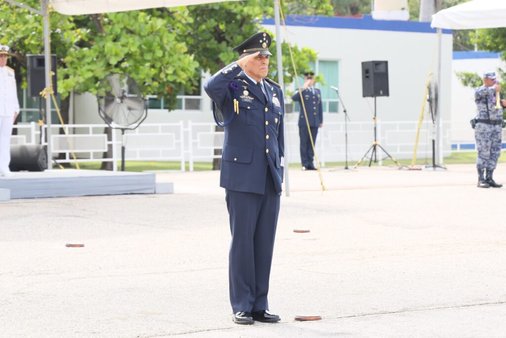 Román Carmona Landa asume como nuevo comandante de la Fuerza Aérea