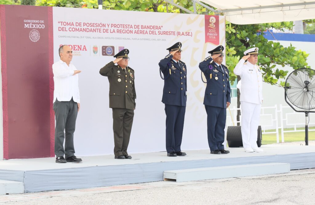 Román Carmona Landa asume como nuevo comandante de la Fuerza Aérea
