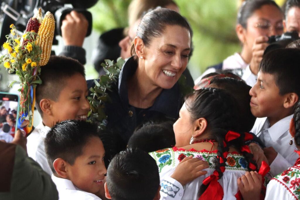 Sheinbaum entrega recursos directos a 38 pueblos indígenas en Tlaxcala