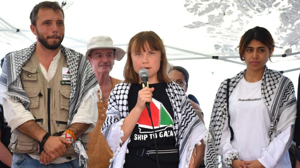 Barco con Greta Thunberg navega rumbo a Gaza con ayuda humanitaria
