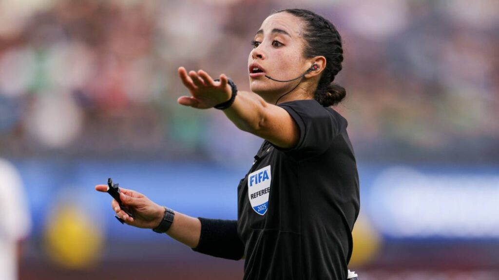 Katia Itzel, primera árbitra en dirigir en la Copa Oro