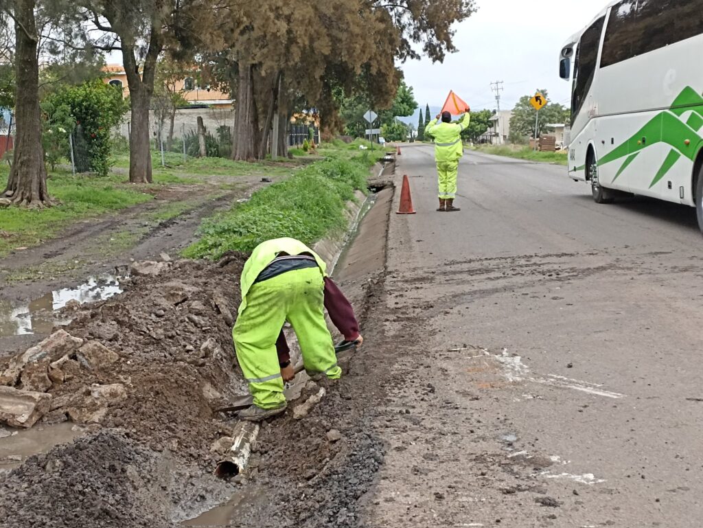 SICT intensifica labores en carreteras dañadas por huracán