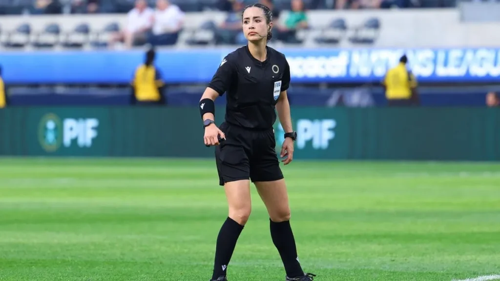 Katia Itzel, primera árbitra en dirigir en la Copa Oro