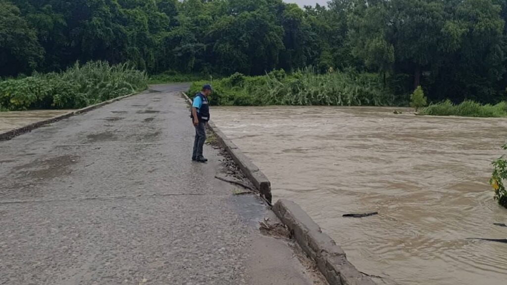 Inundaciones en Tamaulipas colapsan carreteras y zonas urbanas