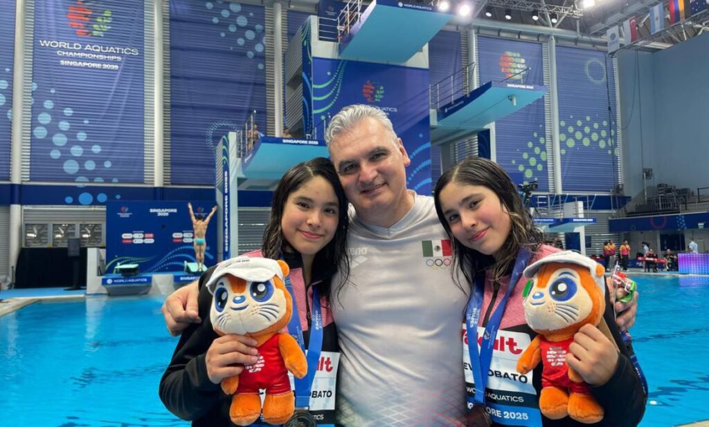 Gemelas Lía y Mía Cueva ganan bronce para México en Mundial de Natación