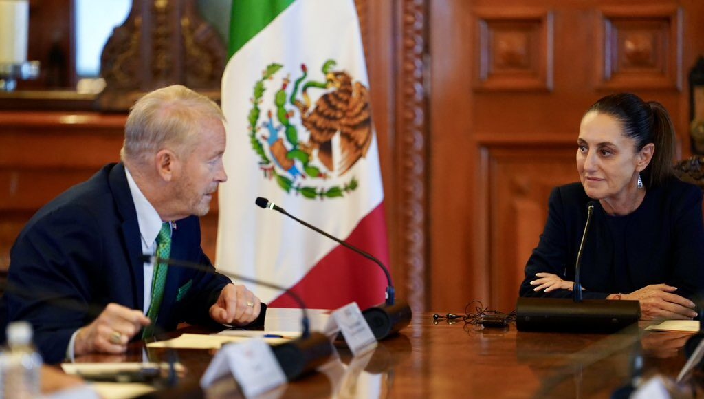Sheinbaum se reúne con delegación del Congreso de EU y embajador Johnson