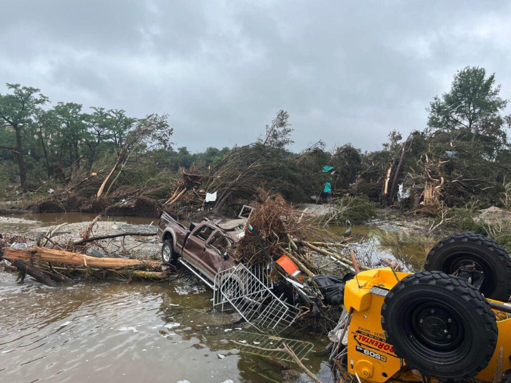 Buscan a 27 niñas desaparecidas tras devastadoras inundaciones en Texas