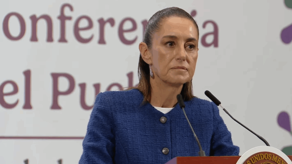 Sheinbaum condena quema de libros durante protesta en CDMX
