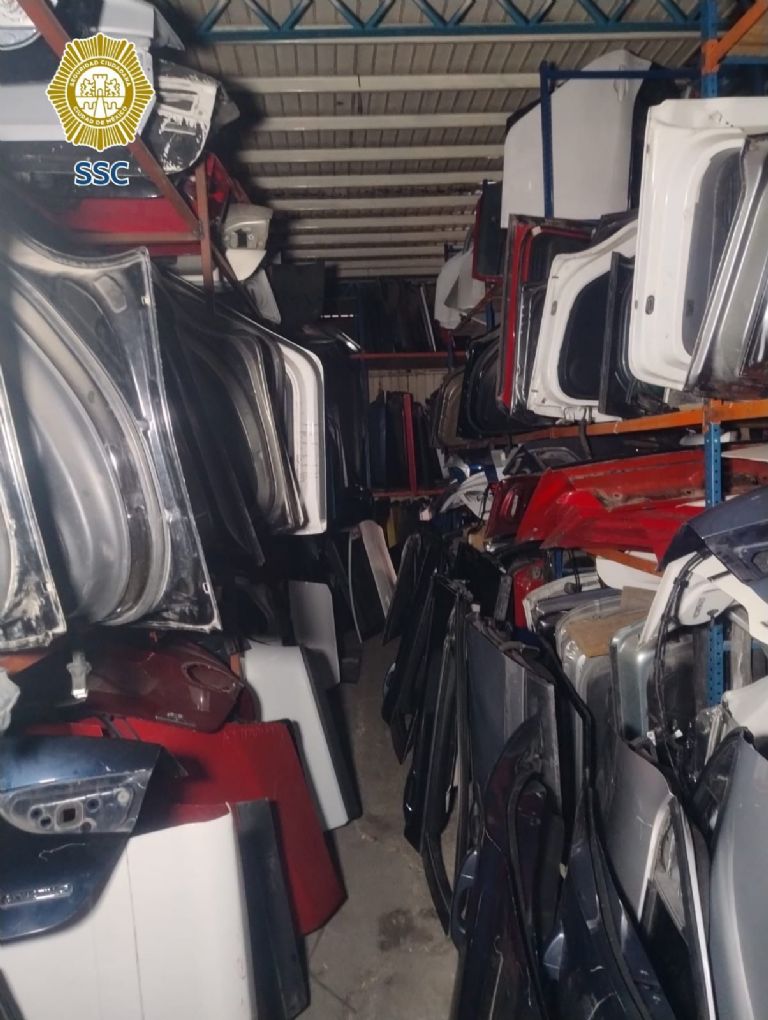 Aseguran mil toneladas de autopartes robadas en CDMX