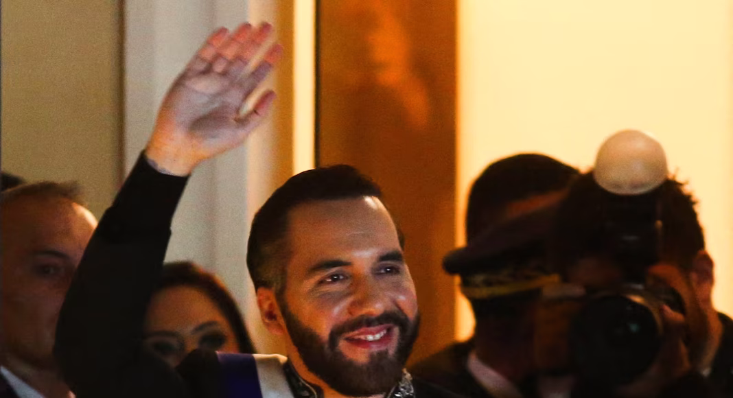Bukele defiende reformas que permiten su reelección indefinida