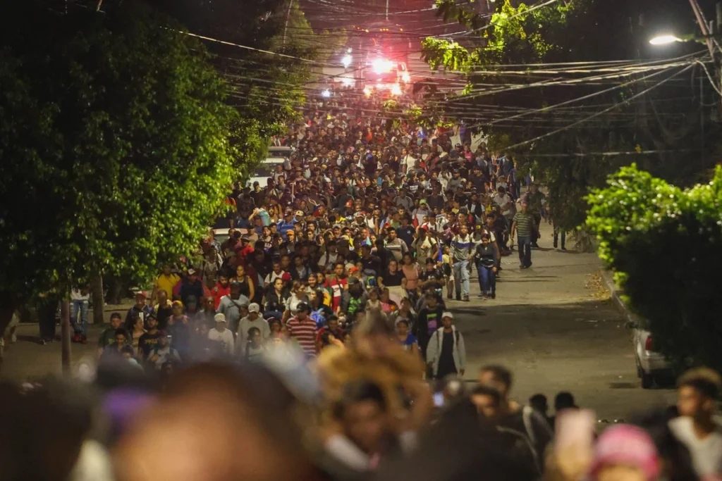 Gobierno atiende a caravana migrante rumbo al norte