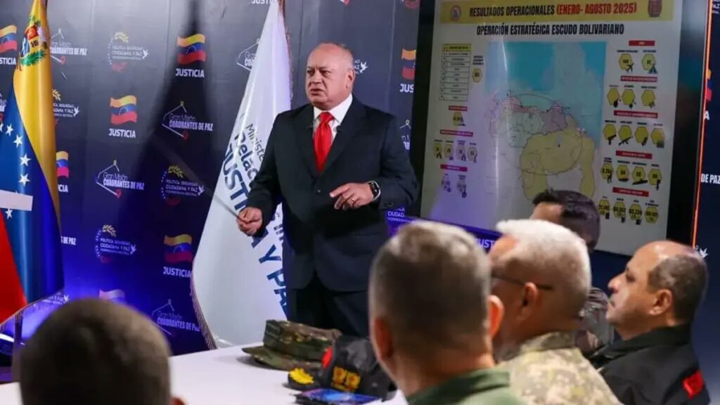 Venezuela despliega 15 mil militares en frontera con Colombia