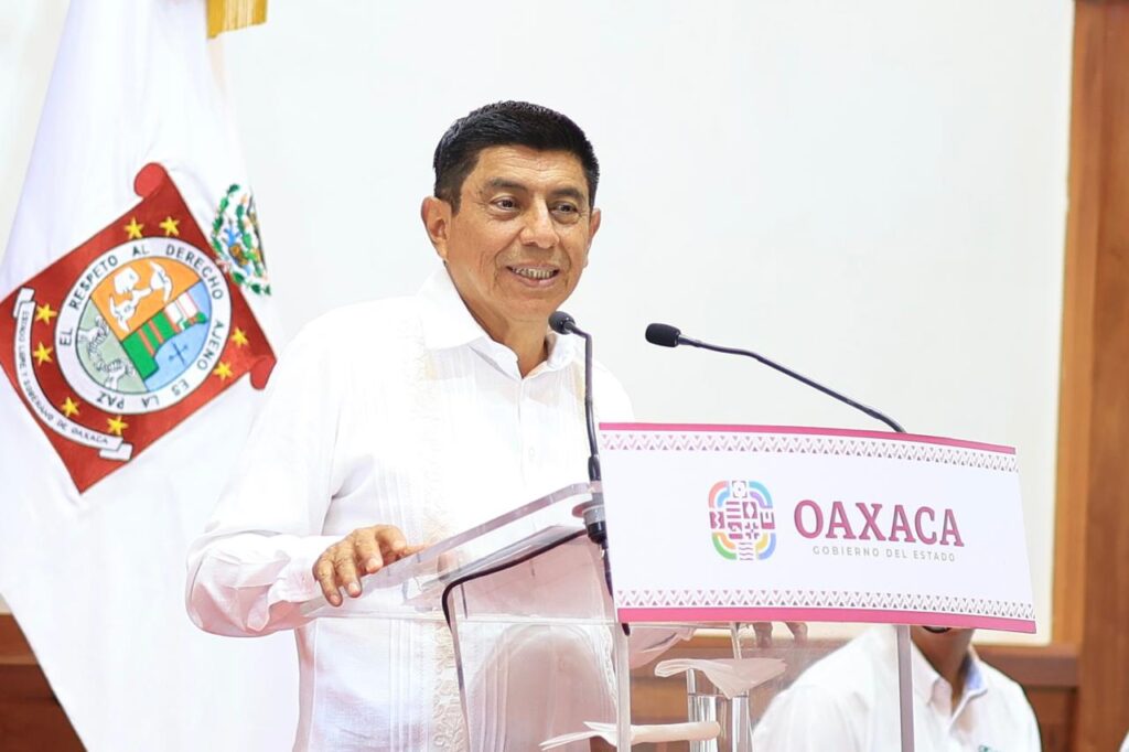 Jara Cruz restituye 1,344 plazas eliminadas en Oaxaca
