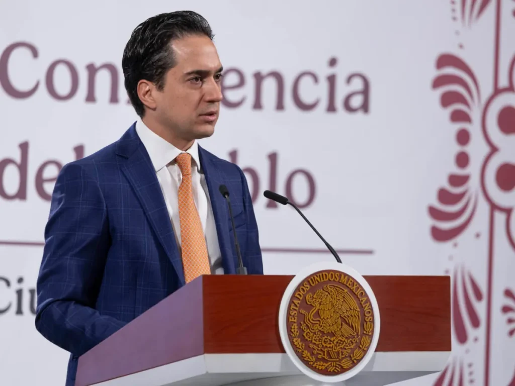 Sheinbaum presenta estrategia financiera para fortalecer a Pemex