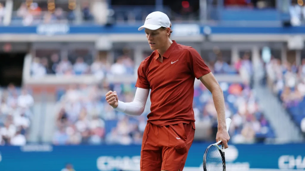 Sinner remonta ante Shapovalov y avanza en el US Open con el liderato en juego
