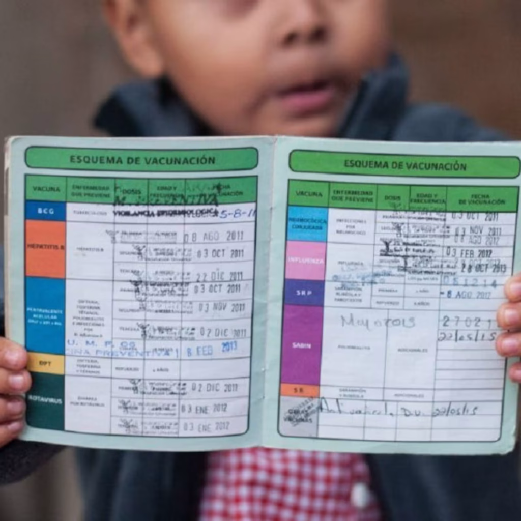 SEP refuerza revisión de cartillas de vacunación ante regreso a clases