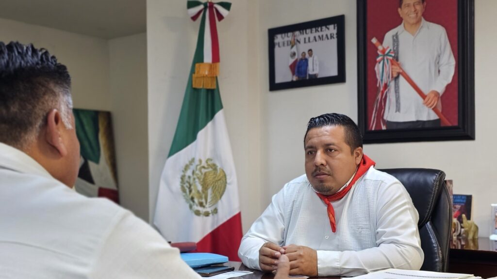 Polémica en Oaxaca por orden de usar ropa tradicional
