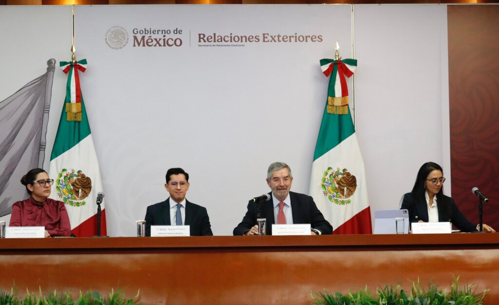 SRE llama a paisanos en EU a evitar riesgos durante fiestas patrias