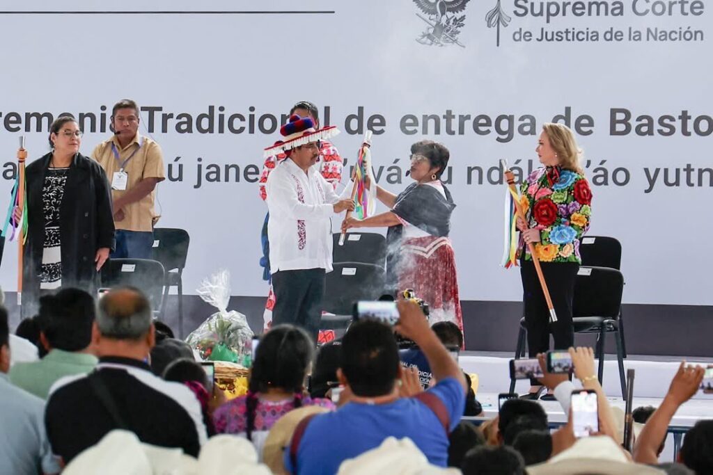 Entregan bastones de mando a ministros de la SCJN