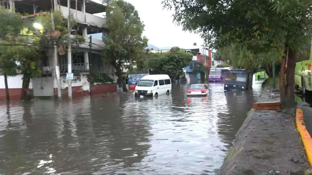 Lluvias provocan inundaciones en Xalapa y municipios cercanos