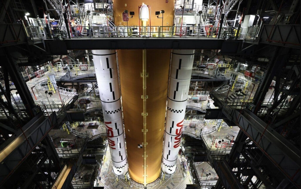 NASA enviará astronautas a órbita lunar a inicios de 2026
