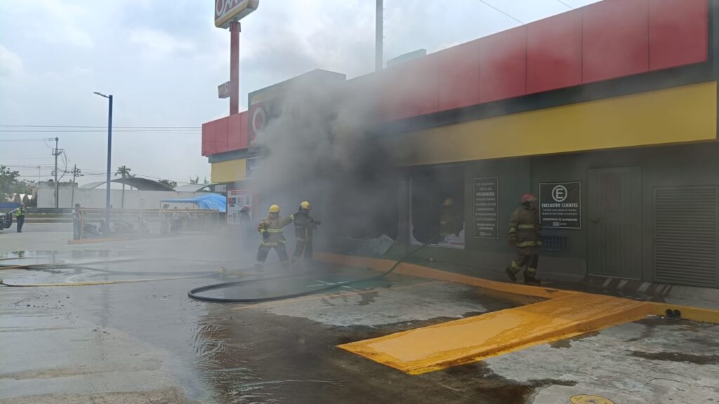 Violencia en Villahermosa: incendian tiendas y colocan ponchallantas