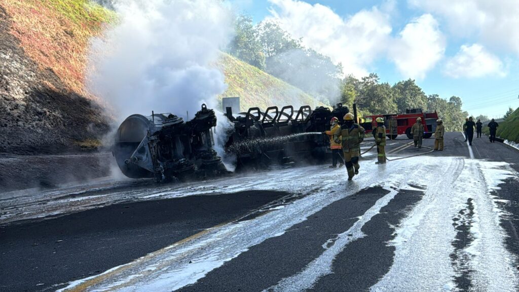Explosión de pipa con gasolina en la México-Tuxpan; no hubo heridos