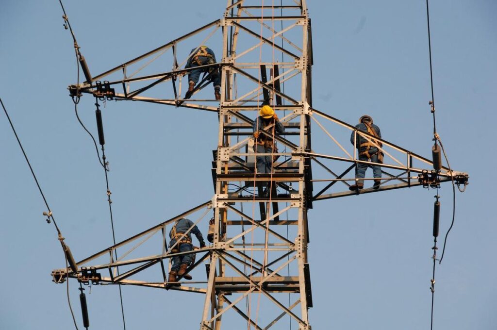 Restablecen suministro eléctrico en la Península de Yucatán