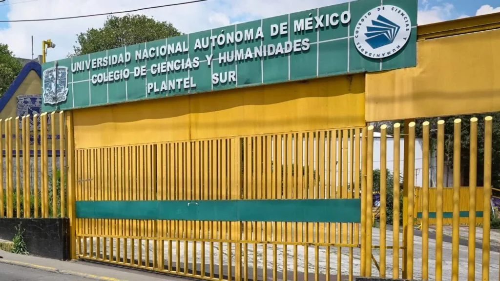 UNAM refuerza seguridad y atención a salud mental tras ataque en CCH Sur