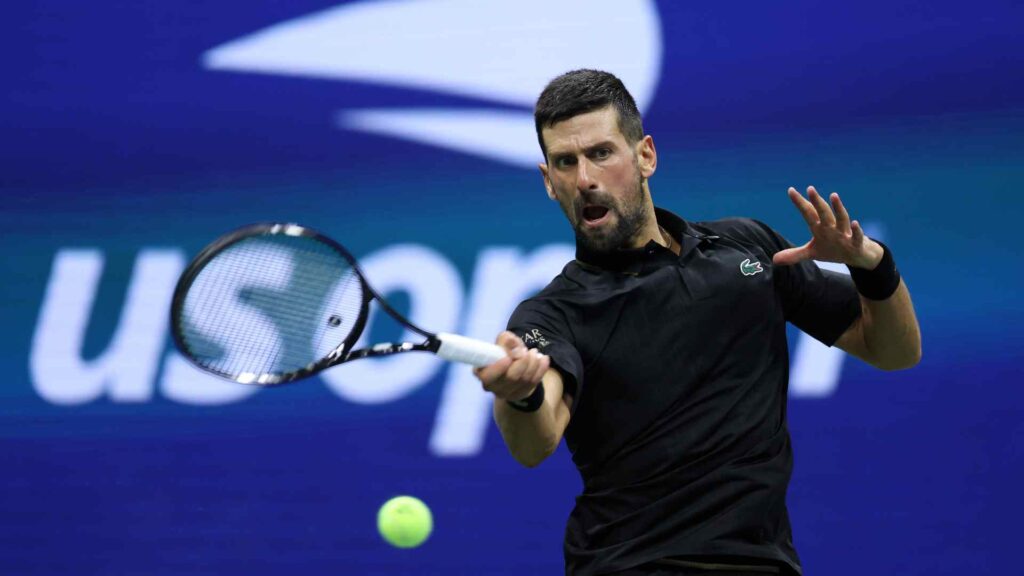 Djokovic avanza a cuartos en el US Open pese a molestias físicas