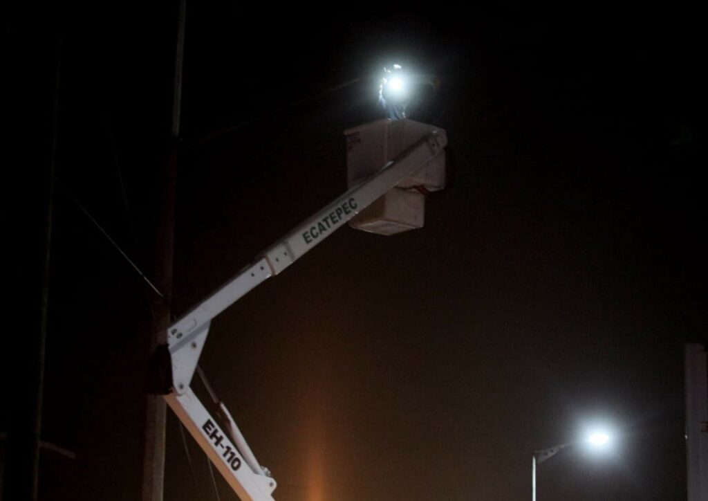 Ecatepec refuerza iluminación en calles y parques