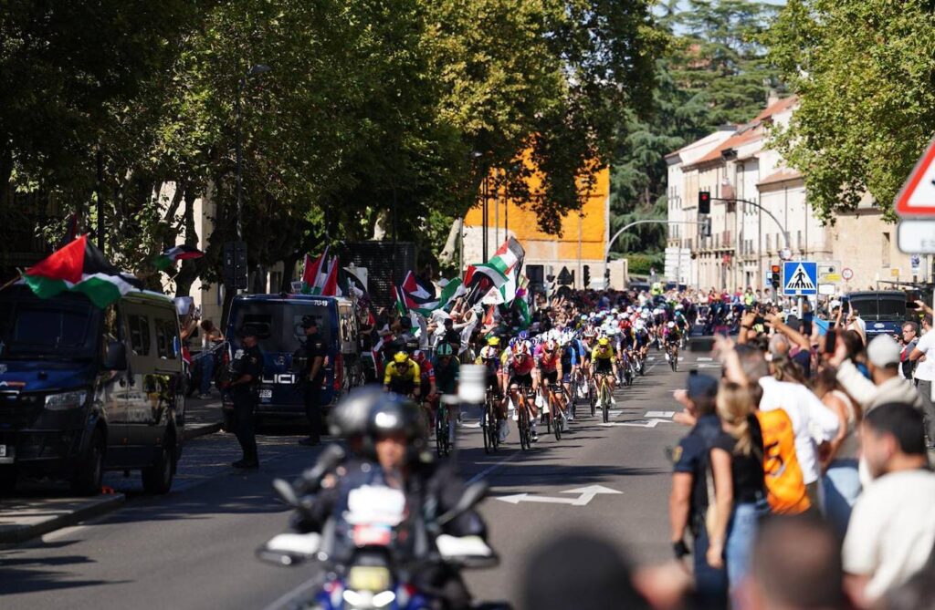 Vuelta a España: máxima seguridad ante protestas y etapa decisiva