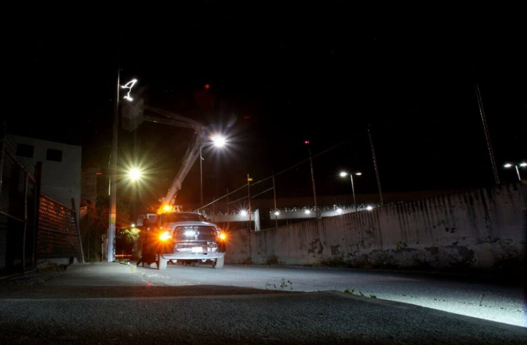 Ecatepec refuerza iluminación en calles y parques