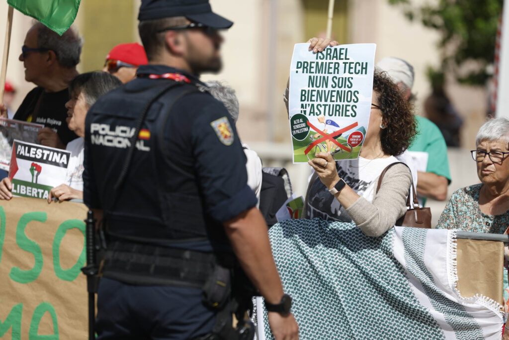 Vuelta a España: máxima seguridad ante protestas y etapa decisiva