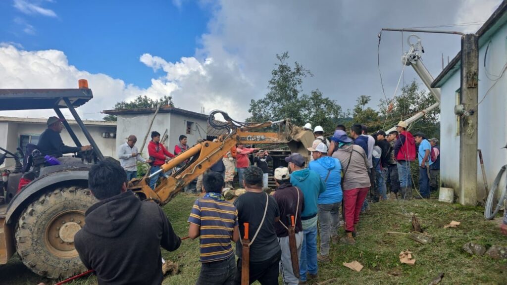 CFE avanza en restablecer la energía en zonas afectadas de Hidalgo y otros estados