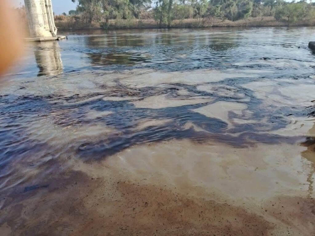 Semar y Pemex contienen derrame de hidrocarburos en Veracruz