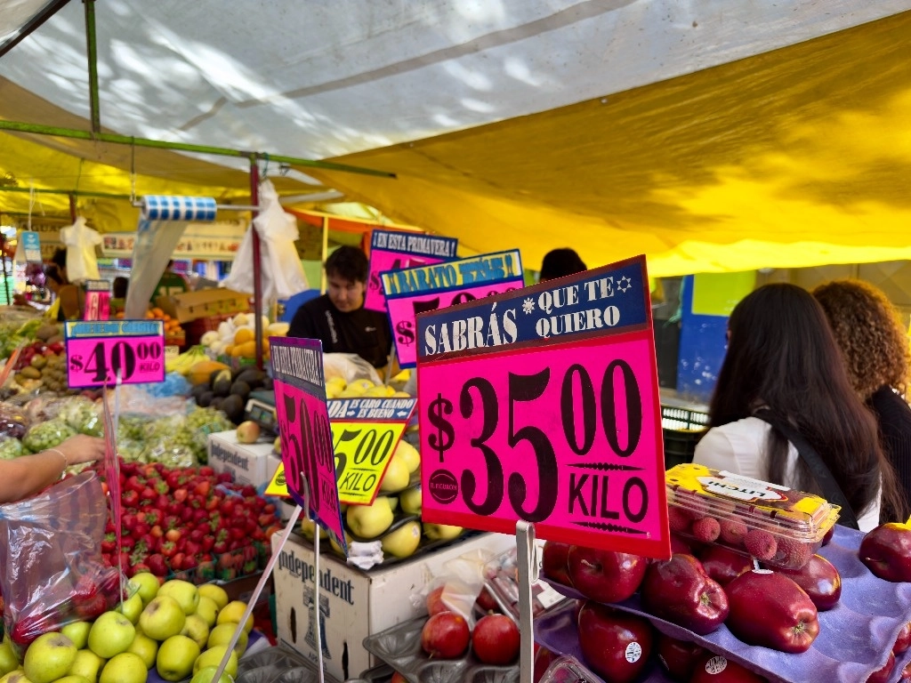 Inflación baja a 3.63% en octubre; servicios siguen presionando
