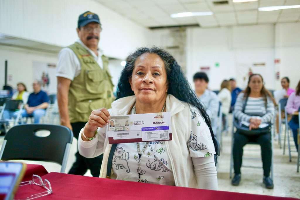 Avanza entrega de tarjetas de la Pensión Mujeres Bienestar