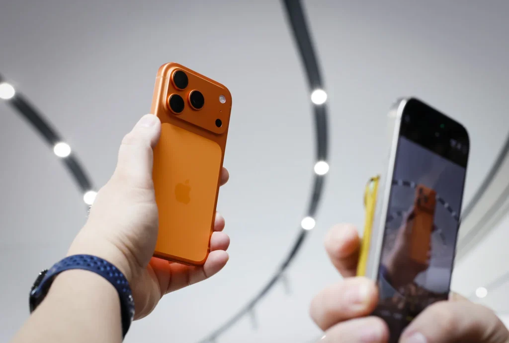 Acciones de Apple alcanzan récord por ventas del iPhone 17