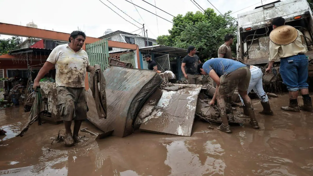 Habilitan refugios por daños de tormentas en Veracruz
